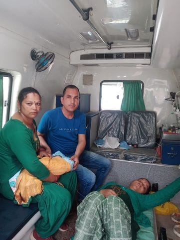 The woman gave birth to a baby girl in the ambulance