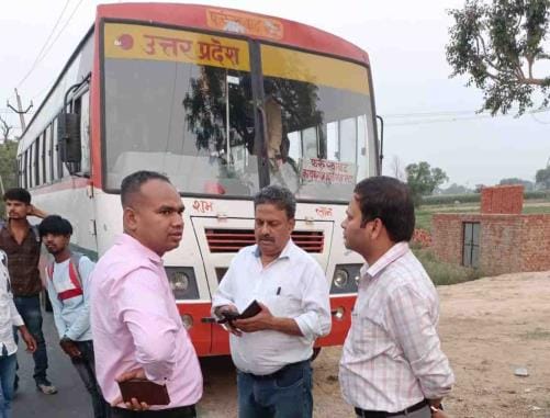 Most of the private buses on Farrukhabad route are of the same colour as roadways buses
