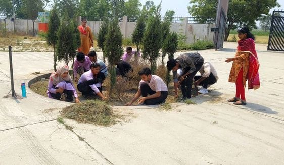 Students of Sahaswan College did Shramdaan