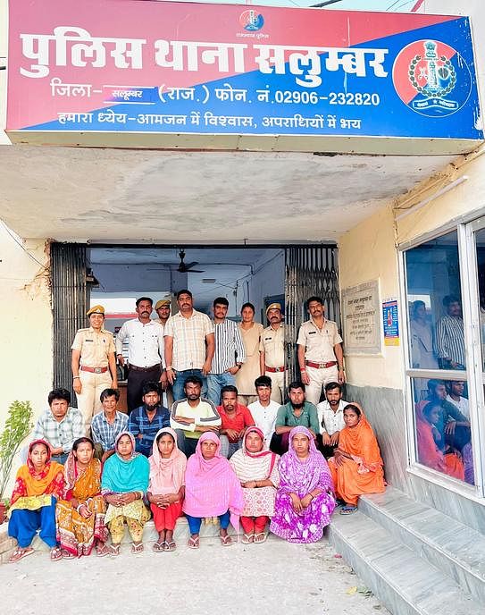 सलूंबर में पकड़े गए बांग्लादेशी नागरिक।