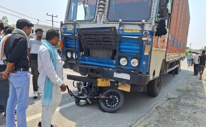 The truck driver dragged the bike for 100 meters, the riders suffered minor injuries