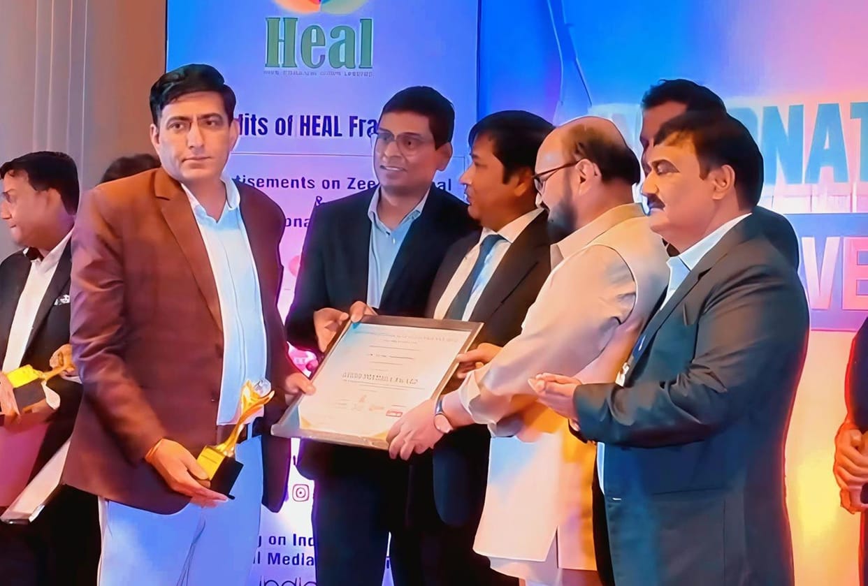 dr sunil got aayush pratibha prize