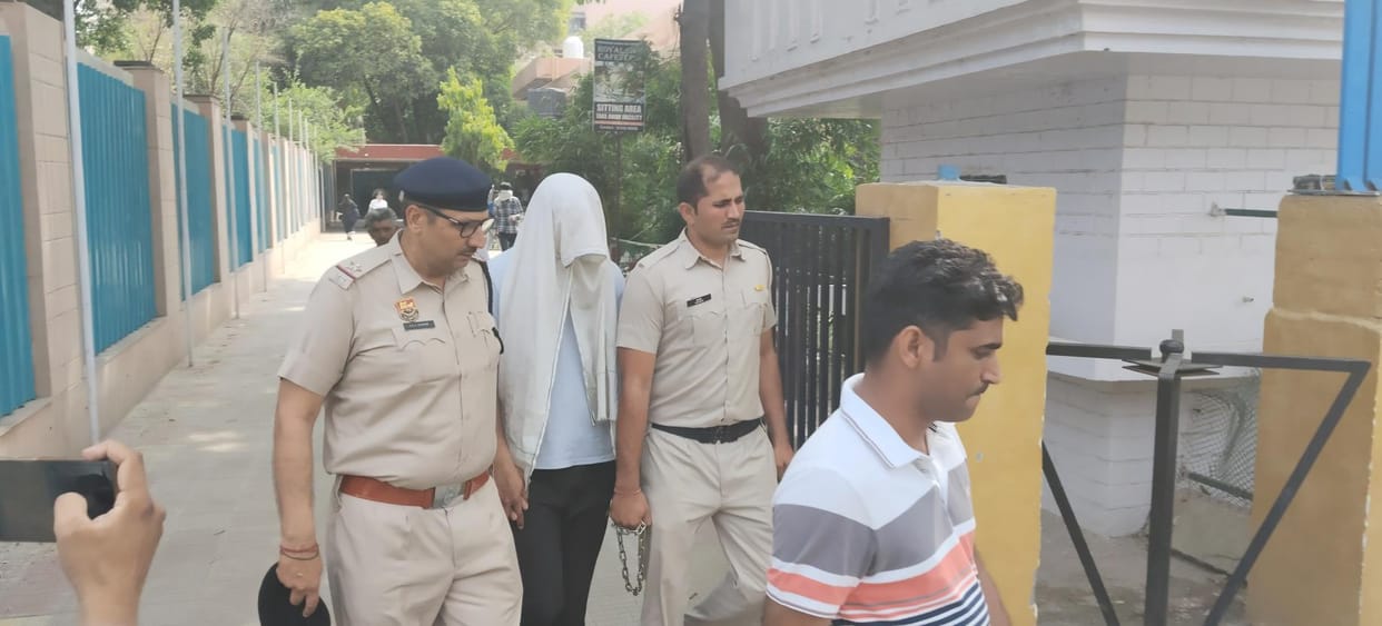 After the murder of Dr. Bhavna, Udesh had gone to his sister's house in Bikaner and hidden himself