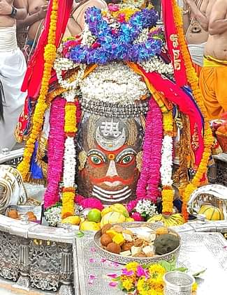 Ujjain Mahakal: After Panchamrit worship and Abhishek, Baba Mahakal was decorated grandly