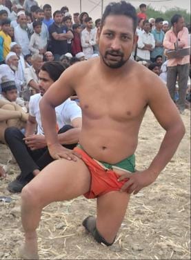 Salman of Khedi defeated Kala wrestler Kashipur