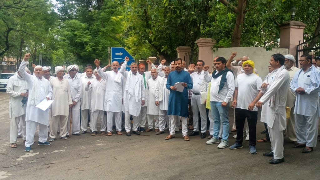 Allegation of embezzlement of Rs 18 crore in compensation for land acquisition