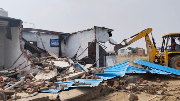 Yellow claw of DTP moves on illegal colony in village Issarhedi