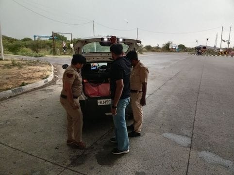 Blockade and checking of vehicles