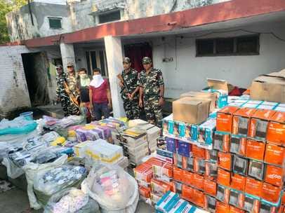 Two smugglers arrested with readymade clothes