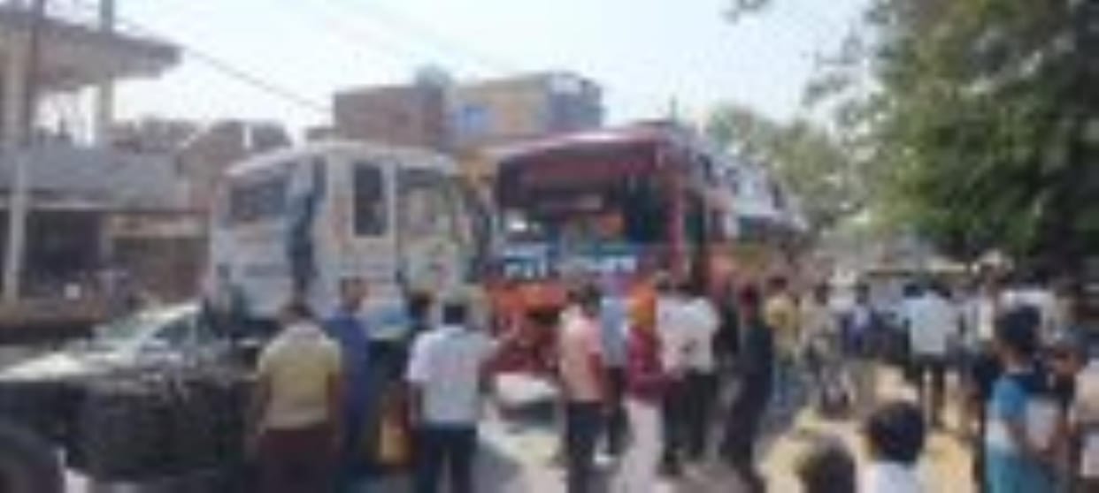 Trailer collides with a private bus full of passengers, girl injured