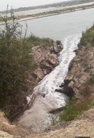 Tug of war between urban and rural water corporations, dirty water released into Ganga for the third day