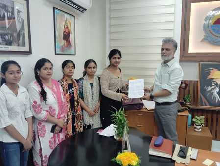 ABVP unit told the problems to the Registrar