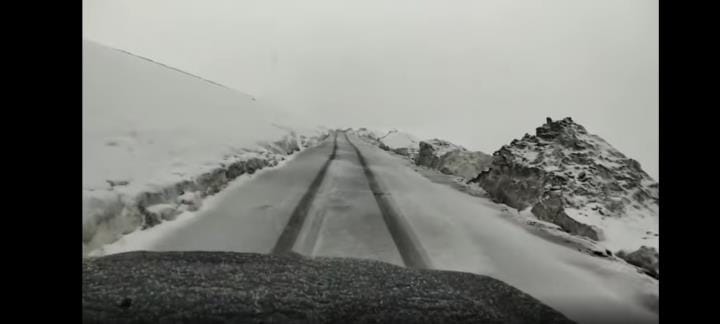 Snowfall in Sinthan Top