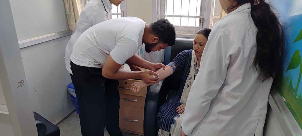 Samples without gloves, security personnel checking eyes