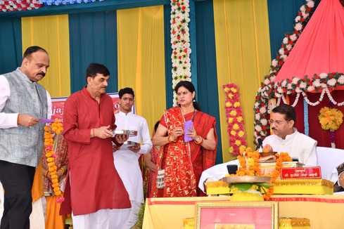 One should take blessings of parents and elders in the morning: Sushil
