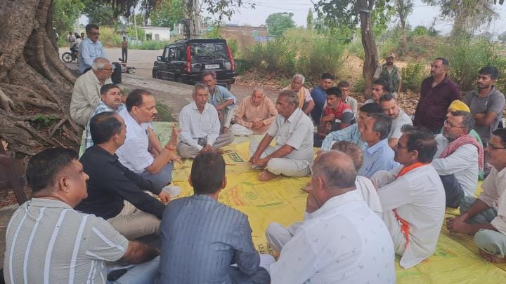 Listened to the problems of the people and also appealed to keep the bunkers clean