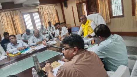 Complete the construction of Panchayat buildings in 15 days: Rajbhar