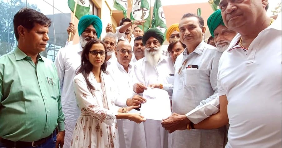 INLD workers took to the streets in support of their demands and submitted a memorandum to the Chief Minister