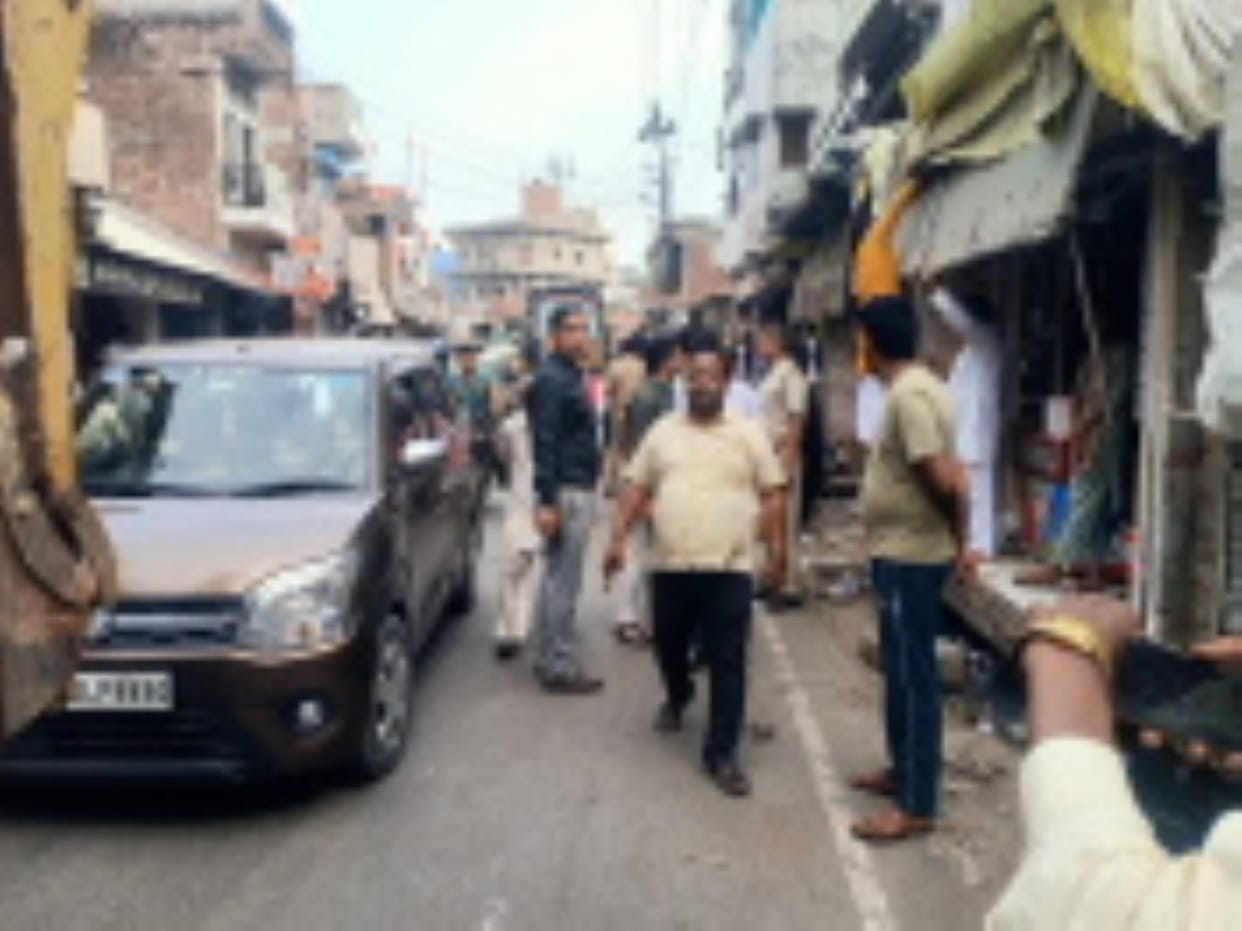 Occupation removed from in front of 30 shops
