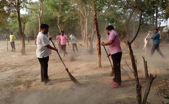 Five trolleys of garbage found from Awas Vikas Park