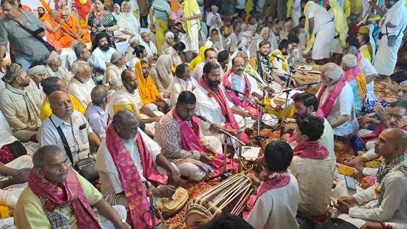 Shrihit Harivansh Mahaprabhu's appearance festival was celebrated with great pomp