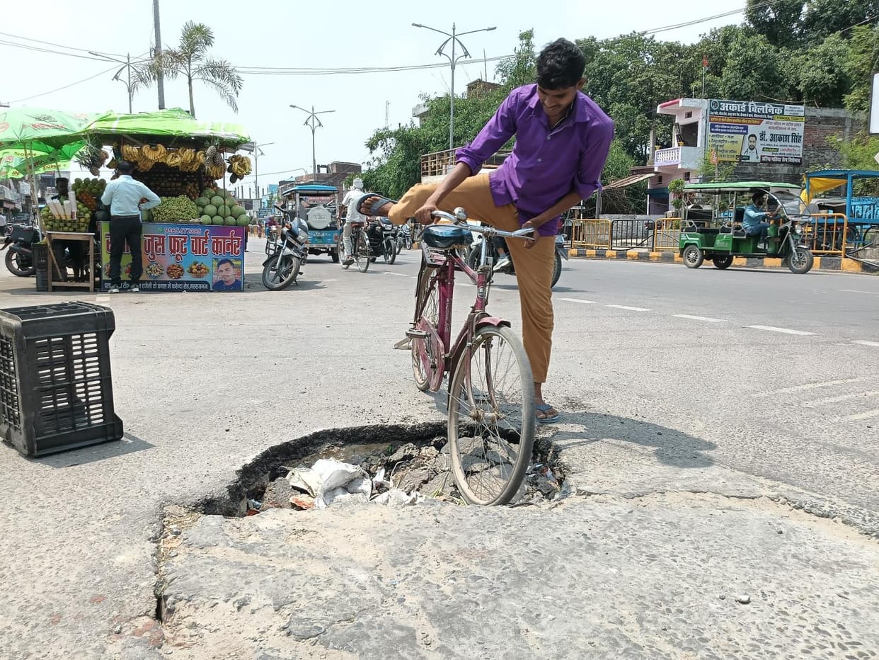 Deadly potholes on the side of the highway in the city... if you make a mistake, there is a risk of accident