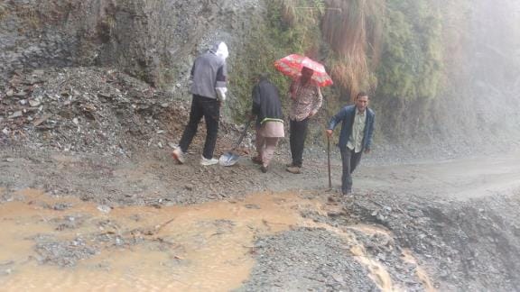 Road closed due to landslides on Bani-Dhaman road, traffic disrupted