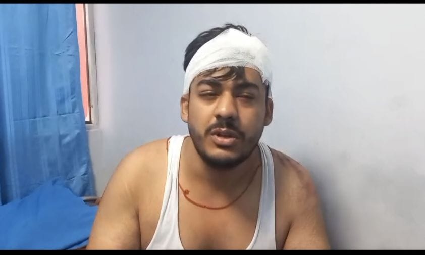 Beat up delivery boy along with friend by pretending to be DSP