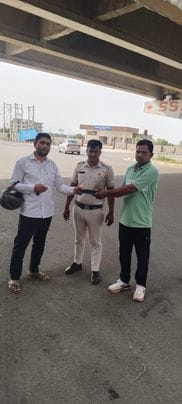 Showed honesty by returning the mobile