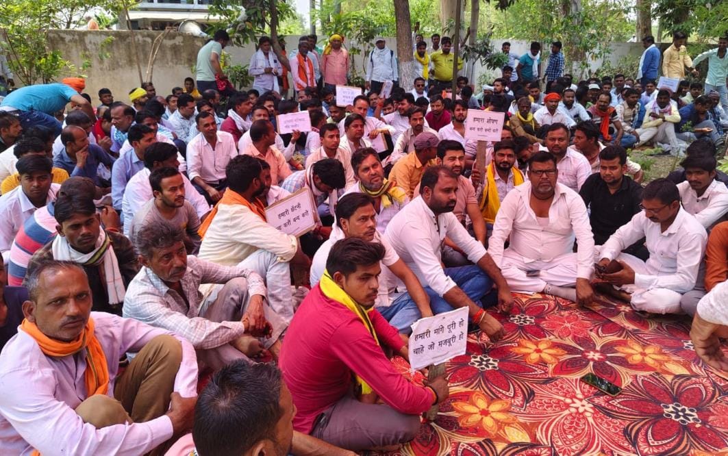 Contract workers demonstrated