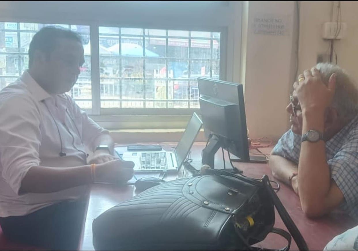 fir on 5 staff in loan agency theft