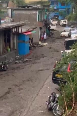 Rain, snowfall and hailstorm changed the mood of the weather