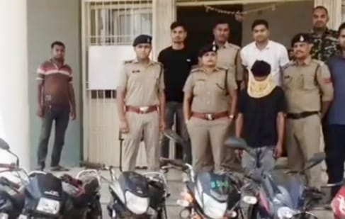 पुलिस द्वारा पकड़ा गया आरोपी