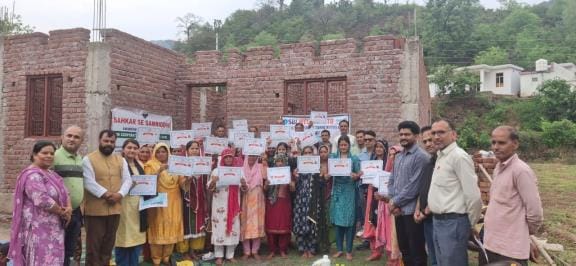 DDC member distributed certificates to 35 local youth