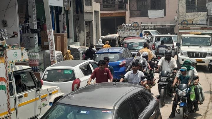 Road widening work slow, people worried due to getting stuck in traffic jam