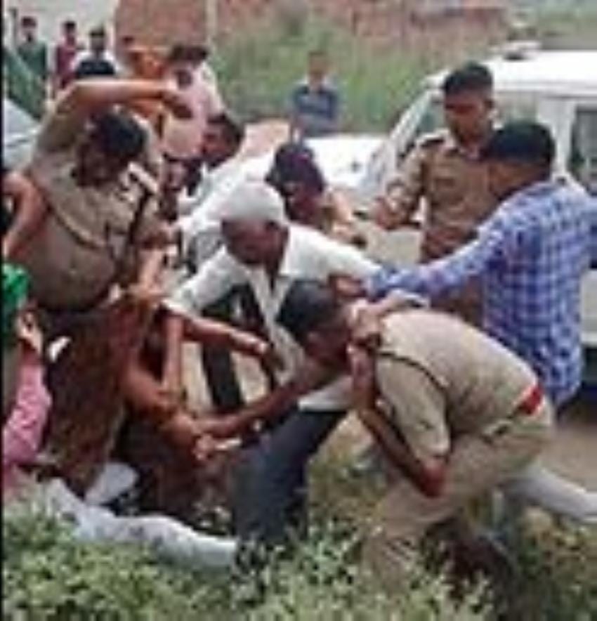 After the theft, there was a scuffle between the police and the villagers and stone pelting