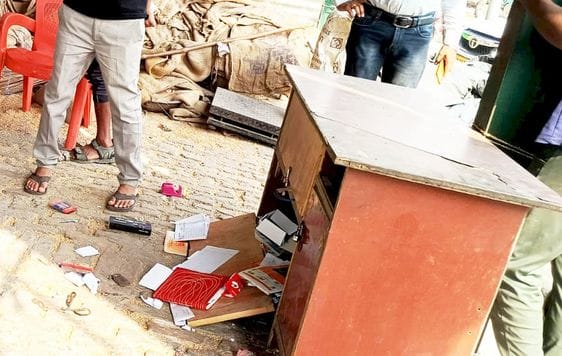 Thieves stole 50 thousand rupees in cash from Sahaswan Mandi