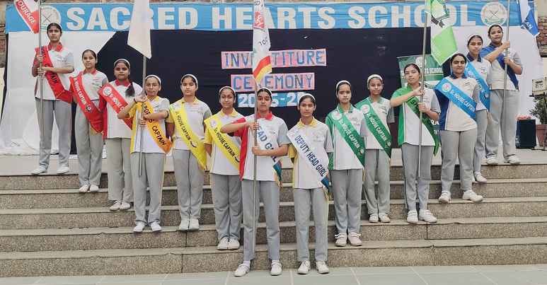 Student Himanshi Kaushik was chosen as the head girl