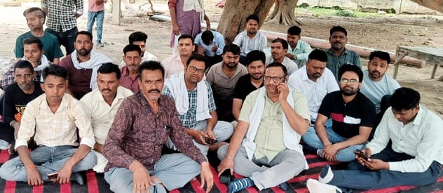 Outsourced electricity workers have not received salary for two months, strike begins
