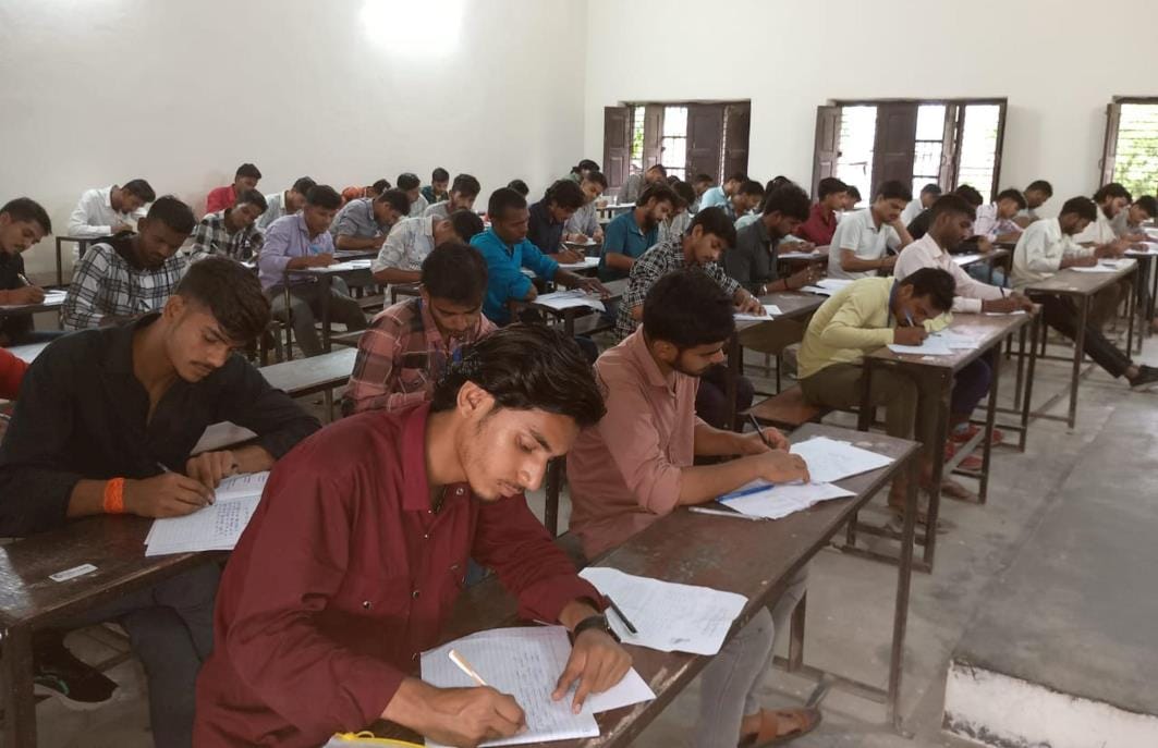 Autonomous course examinations begin in Kisan PG College