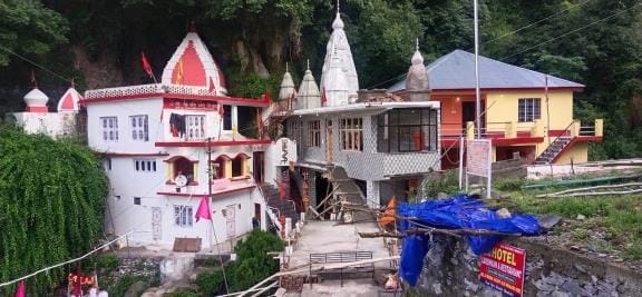 After Terrpr Attack Less Pilgrims Reaches At Popular Temples