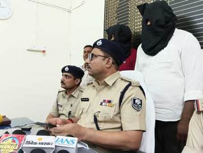 Bihar News : Doctor arrested in Neet 2025 paper case bihar police recovered admit cards and cash in begusarai