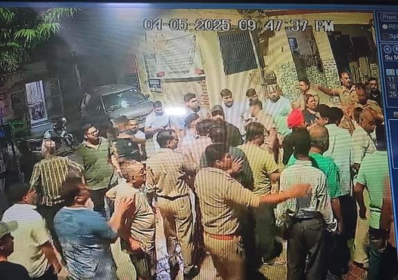 The crowd that entered the police station to beat the accused clashed with the police