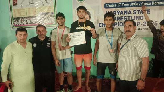 Satendra Malik of Hisar became champion in wrestling