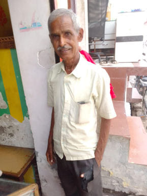 20 thousand rupees stolen by cutting the pocket of the businessman in the auto