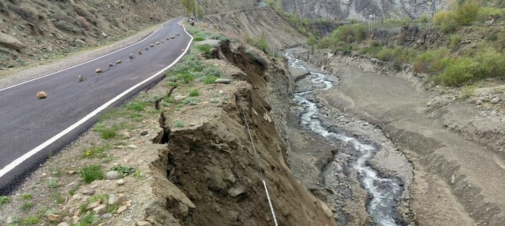 Landslide near Jahalma drain, cracks in the road increased the risk of collapse