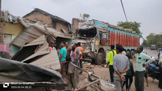 Potato laden truck rammed into a house due to steering failure, driver died, two injured