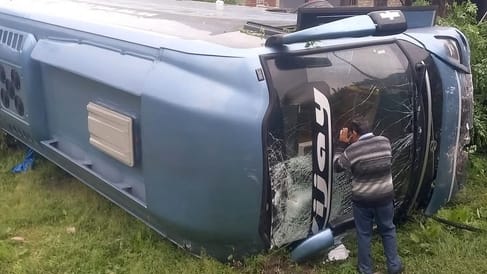 Private Volvo bus overturned at 17 mile, three passengers injured, driver-conductor absconding