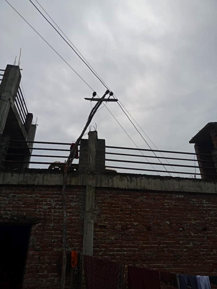 Current of accident is running from dilapidated pole, family in panic