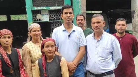 School children are troubled due to bus stoppage for Pashada
